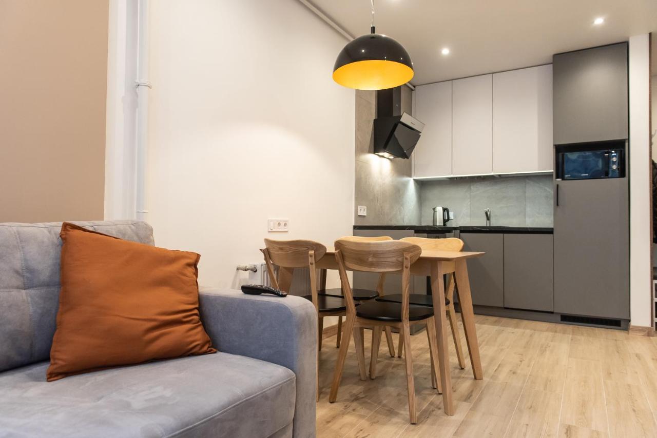 Dream Life Apartment Lviv Bagian luar foto